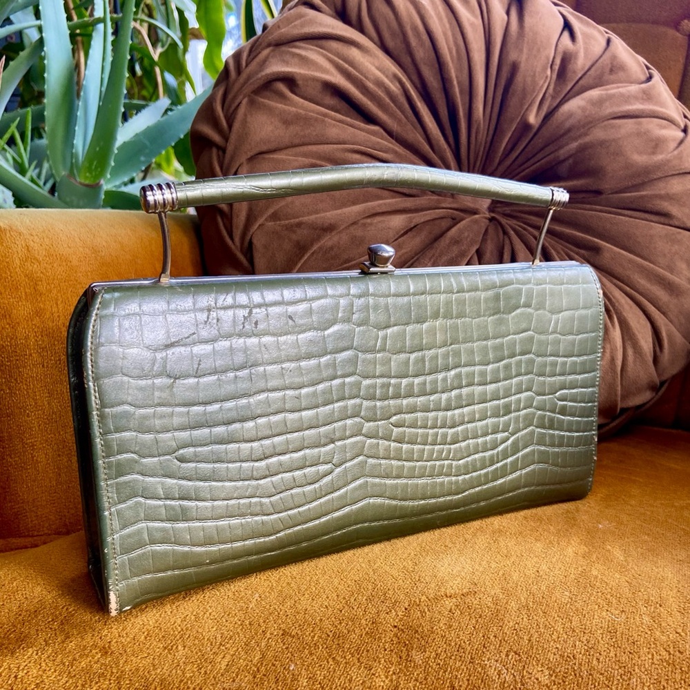Elegant Green Crocodile-Embossed Clutch